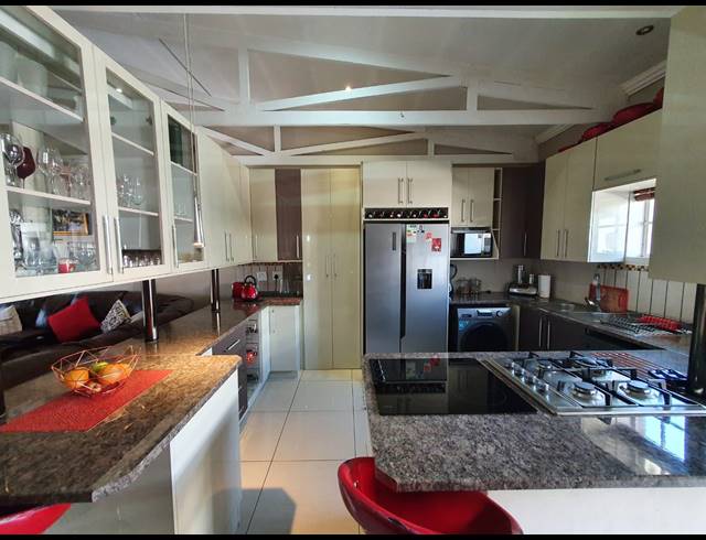 3 BEDROOM TOWNHOUSE FOR SALE IN WATERVAL EAST